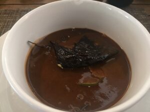 Caldo de res con verduras y elote