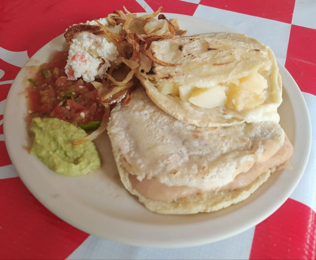 Gorditas de maíz rellenas