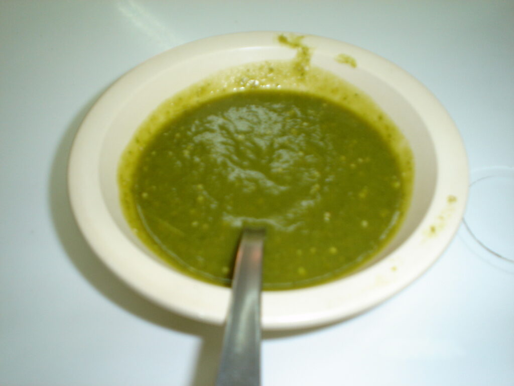 Salsa verde mexicana con cilantro