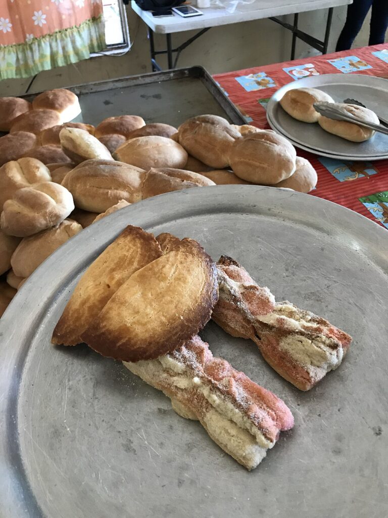 Empanadas de San Marcos dulces espolvoreadas con azúcar de la Feria de Aguascalientes