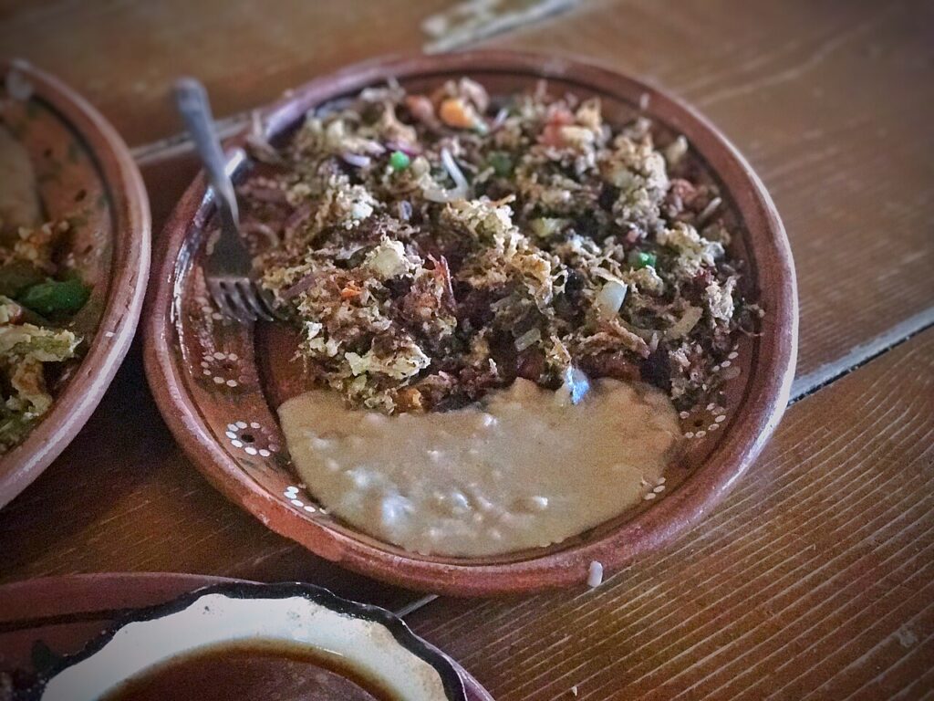 Machaca con huevo, carne seca deshebrada guisada con huevo y jitomate