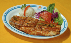 Pescado zarandeado asado a las brasas, estilo Baja California Sur