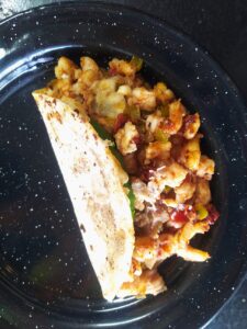 Tacos gobernador de camarón con queso fundido