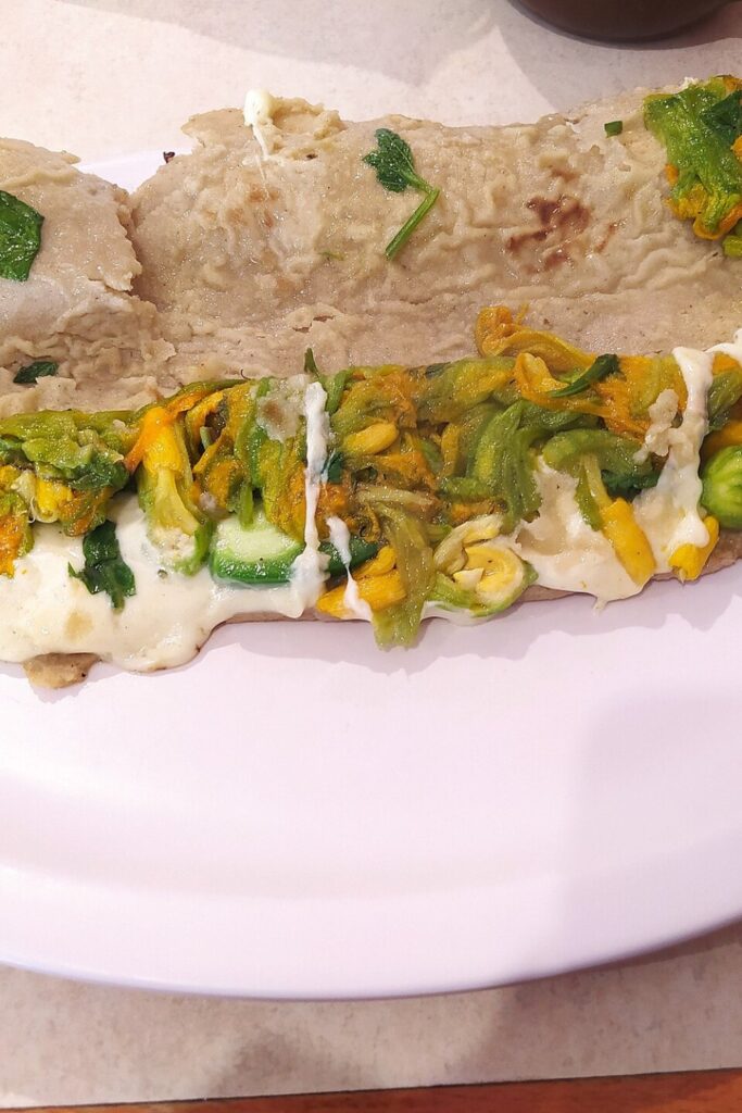Quesadillas de flor de calabaza duranguenses