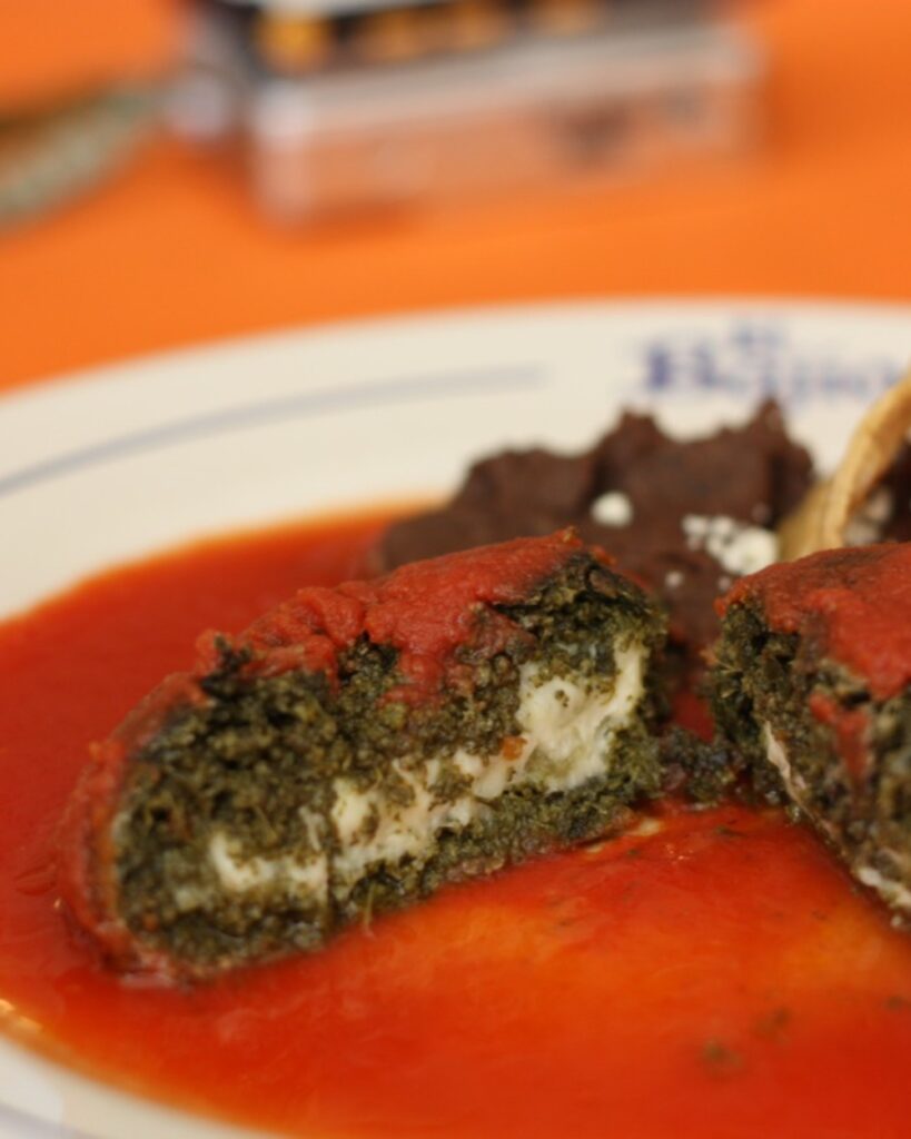 Tortitas de huauzontle en caldillo de jitomate